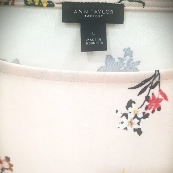ANN TAYLOR Factory Floral Bell Cuff Top Size Large - Picture 5 of 7